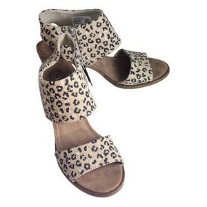 Toms Majorca Cutout Natural Textured Cheetah Sandal Sz 7 1/2 EUC Leopard Summer